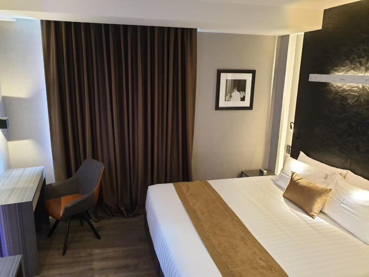 Aspira Gems Center Silom Hotel Bangkok Room photo