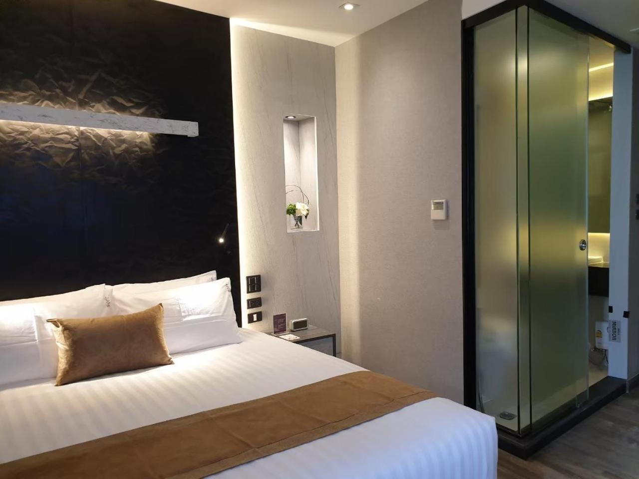 Aspira Gems Center Silom Hotel Bangkok Room photo